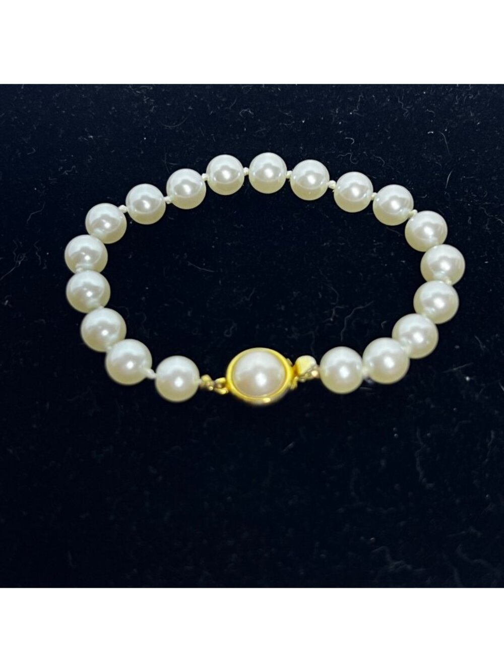 Carolee Gold Tone And Faux Pearl Bracelet With Box Clasp (6532)